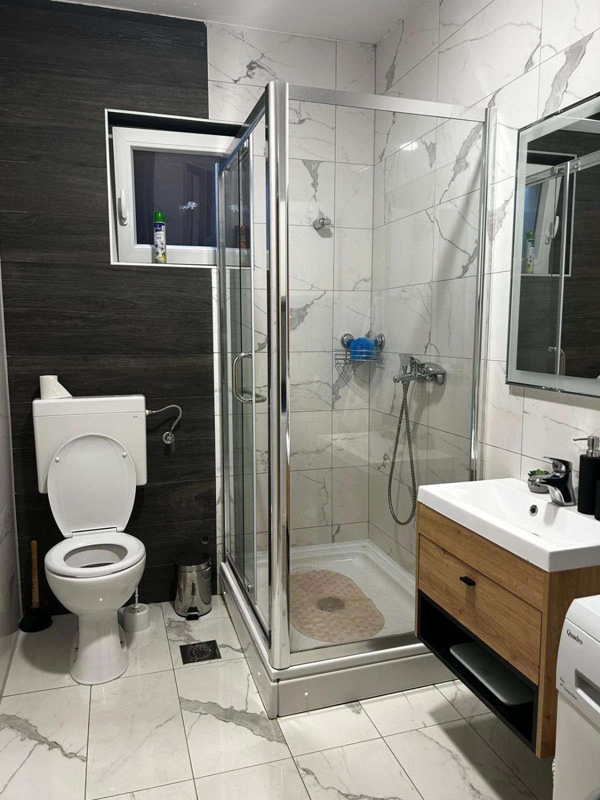 Kod Dide - Entry With Pin 0-24H Apartment Slavonski Brod Exterior photo